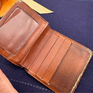 AUTHENTIC Louis Vuitton Compact Card Case Wallet.